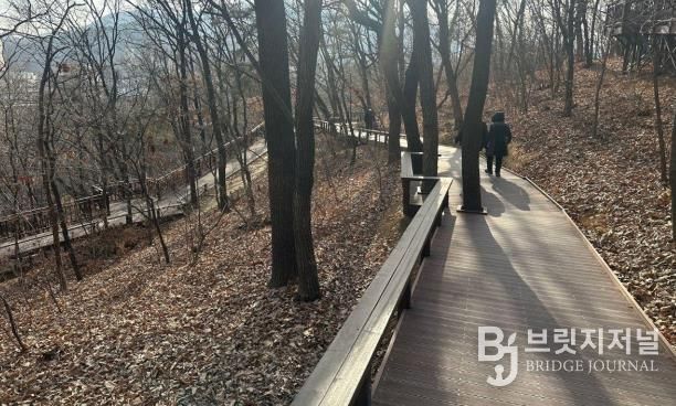 동측 '무장애숲길'.