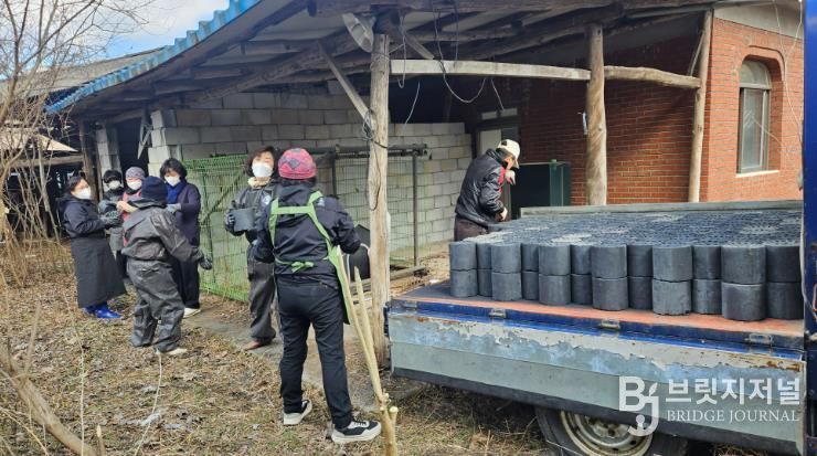 완주군 기초수급 어르신, 연탄 300장 기부