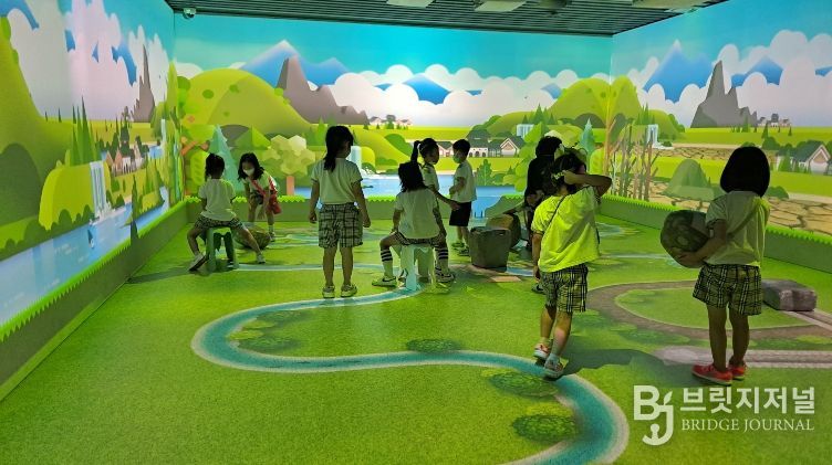 익산 백제왕궁 둘레길, 3가지 주제로 즐기는 봄 산책(백제왕궁박물관 가상체험관)