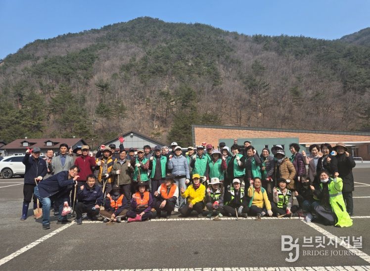 군북면 보곡산골 산벚꽃축제 대비 꽃 심기