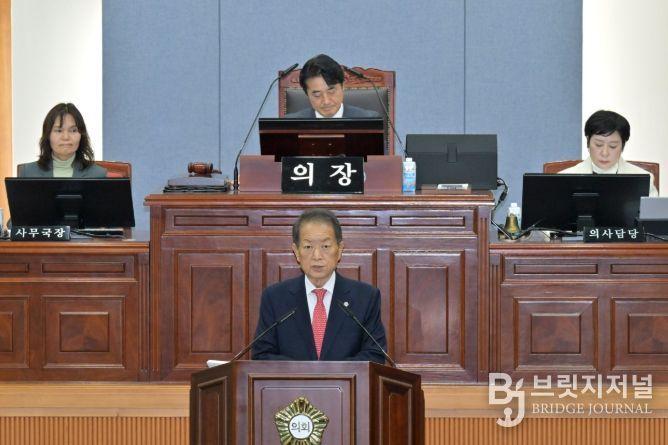 13일 서동욱 남구청장이 남구의회 제276회 임시회 제1차 본회의에서 ‘2026년 제1회 추가경정예산안’에 대한 제안설명을 하고 있다.