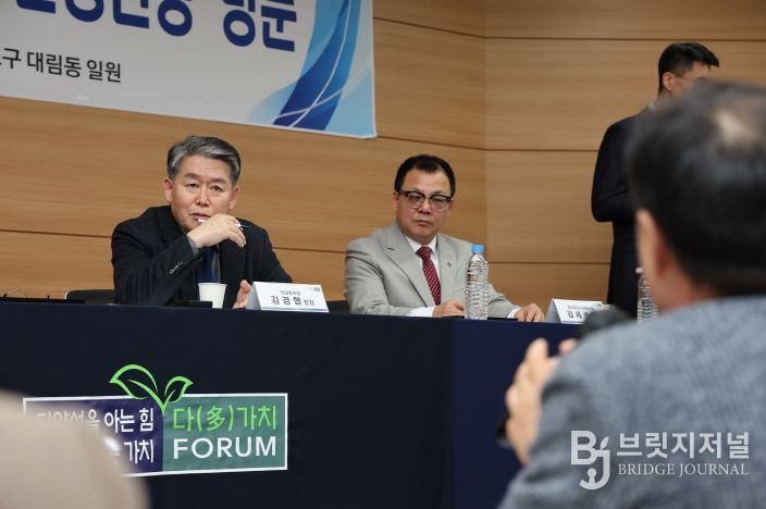 국내 귀환 중국동포 민생현장 방문 (왼쪽부터 김경협 재외동포청장, 김세광 중국동포단체협의회 의장)