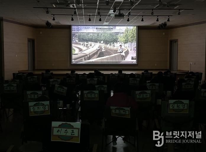 충주시, 어르신 영화 상영 프로그램 ‘청춘극장’ 18일부터 재개