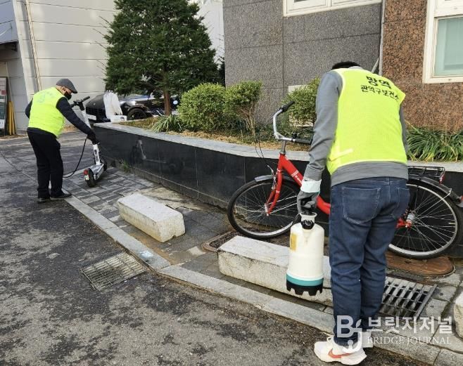 지난해 관악구 모기 방역기동반 활동 모습