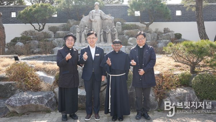 신필승 서산시 부시장이 17일 해미국제성지 일원을 방문해 서울 세계청년대회를 앞두고 추진 중인 사업을 점검했다.