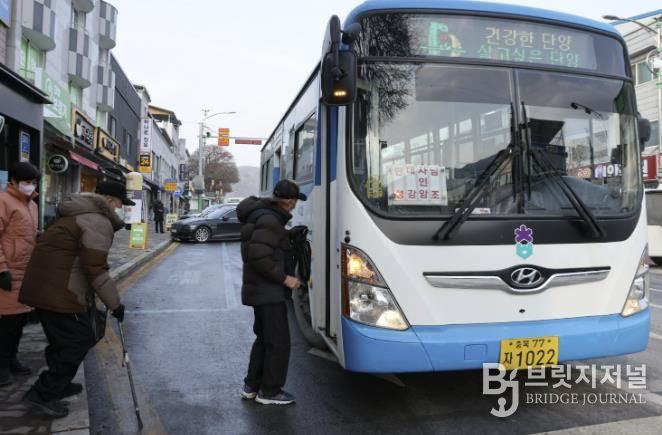 단양 버스를 이용하는 어르신들