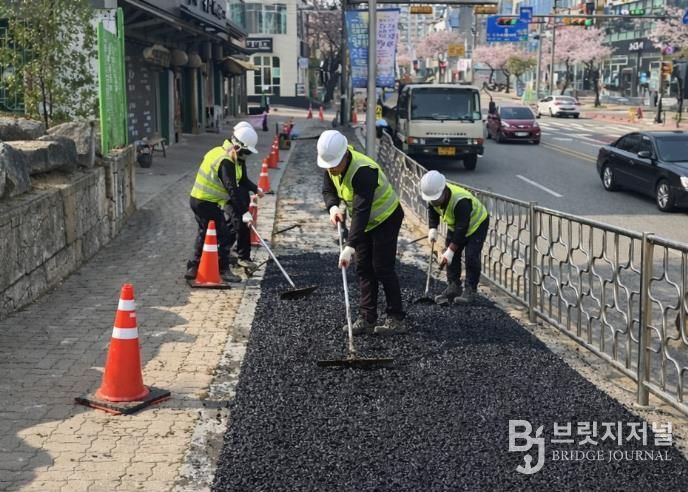 익산시, 인도 정비 본격…안전한 보행 환경 조성
