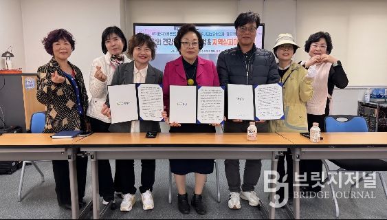정릉3동지역사회보장협의체와 정릉3동 주민센터, 에치와이 정릉점 관계자들이 고독사 예방을 위한 업무협약 체결 후 기념촬영을 하고 있다.