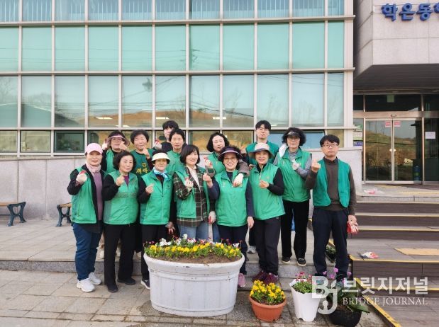 학온동 행정복지센터, 화사한 봄꽃으로 새 단장