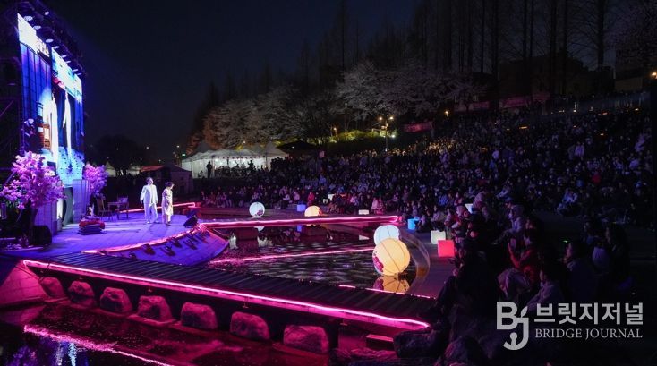 벚꽃 등 축제 수변무대