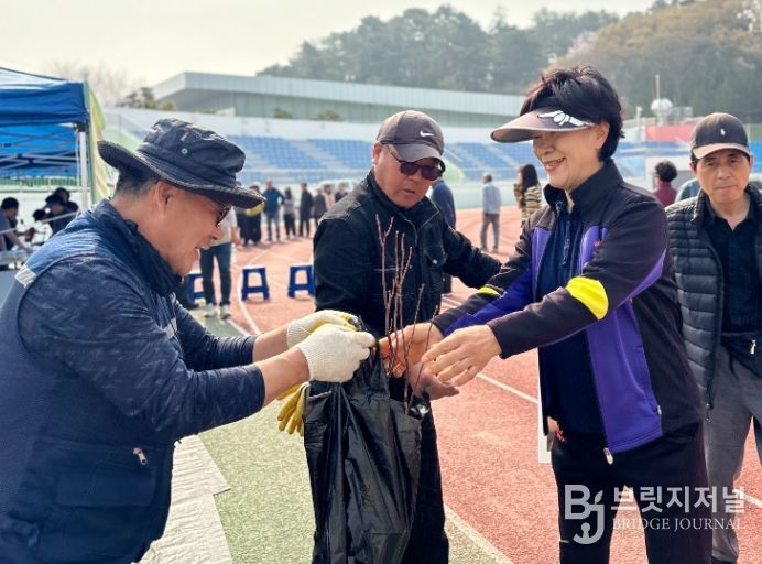 남해군 군민과 함께하는 ‘내나무갖기 캠페인’
