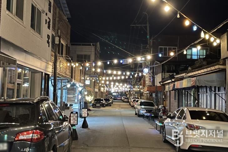 학사골목 사진(야경)