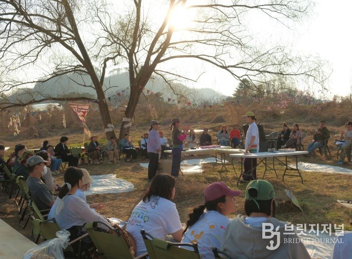 영월 청령포 ‘쪼매장’ 성황