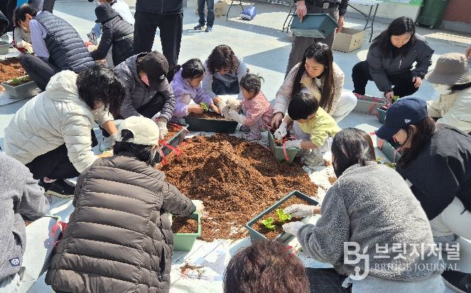 성북구 돈암2동 주민자치회, ‘도시농부 텃밭상자’체험 운영…환경 보호 실천