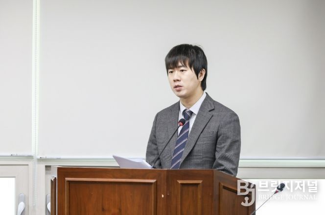 안산시의회 설호영 의원이 지난달 24일 제1상임위원실에서 열린 제302회 임시회 문화복지위원회에서 자신이 대표 발의한 ‘안산시 사회복지기금 설치 및 운용 조례 전부개정조례안’에 대해 설명하고 있다.