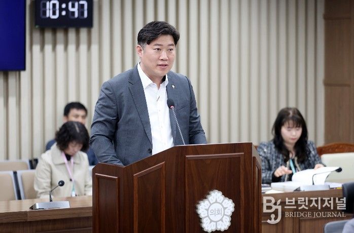 김동은 의원(더불어민주당, 정자1·2·3)이 제400회 임시회 기획경제위원회에서 조례안에 대해 설명하고 있다.