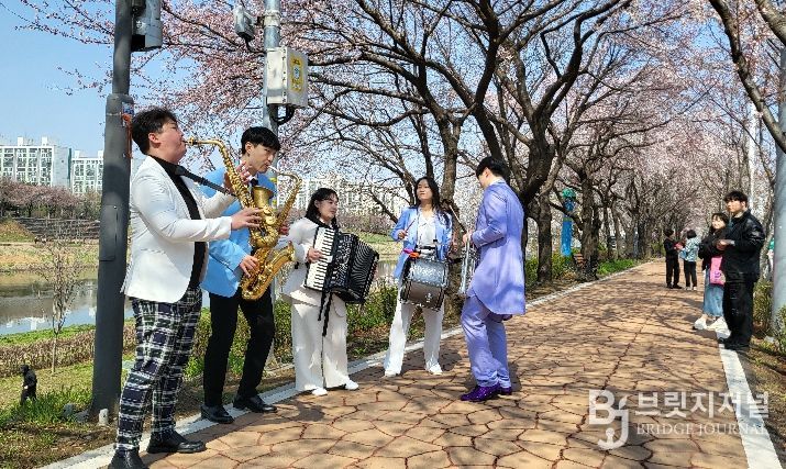 2025 안양천 벚꽃 퍼레이드 공연