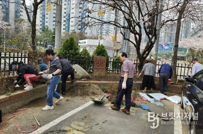 수원시 장안구 정자2동 기로경로당, 봄맞이 화단정비