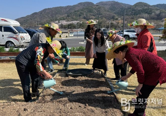 ‘기억꽃 피움터’ 치유농업으로 치매환자 인지력 강화