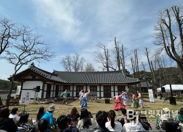 봄 벚꽃과 함께한 공연 ‘옹칼의 비밀’