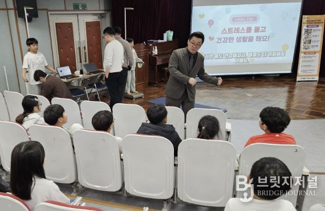 지난 3일 신체측정에 참가한 청소년 모습