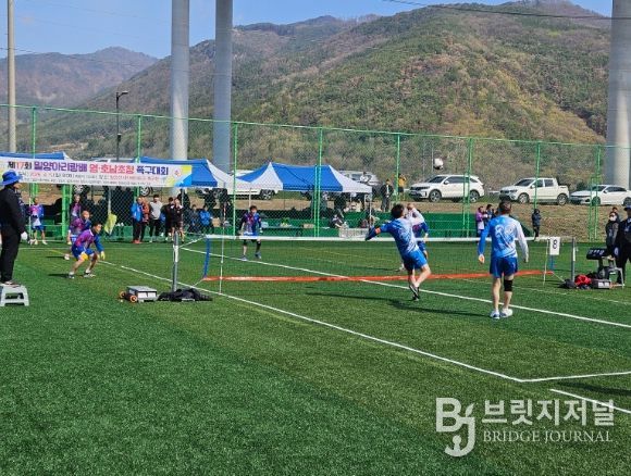 제17회 밀양아리랑배 영·호남초청 족구대회 경기 모습