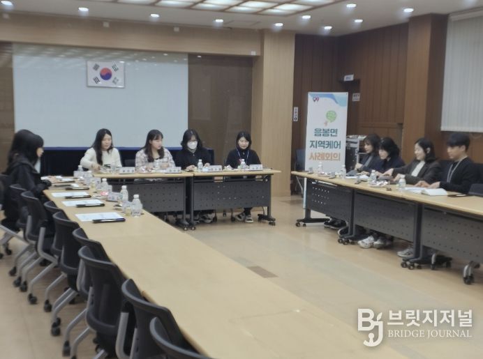 음봉면 행정복지센터에서 관계 기관 담당자들이 참석한 가운데 2026년 1차 지역케어회의가 진행되고 있다.