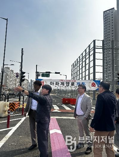 송승환 인천 서구의회 의장, 아라계양로 개통 앞두고 LH·주민대표와 합동 점검 실시8일 개통 앞둔 검단~드림로 간 광역도로 현장 점검
