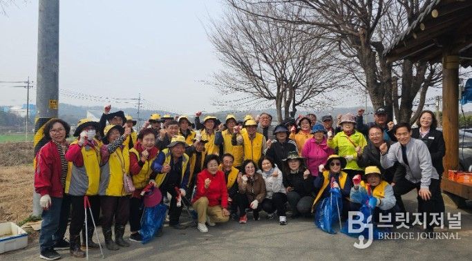 이천시 호법면 환경봉사단, 새봄맞이 국토대청소 실시