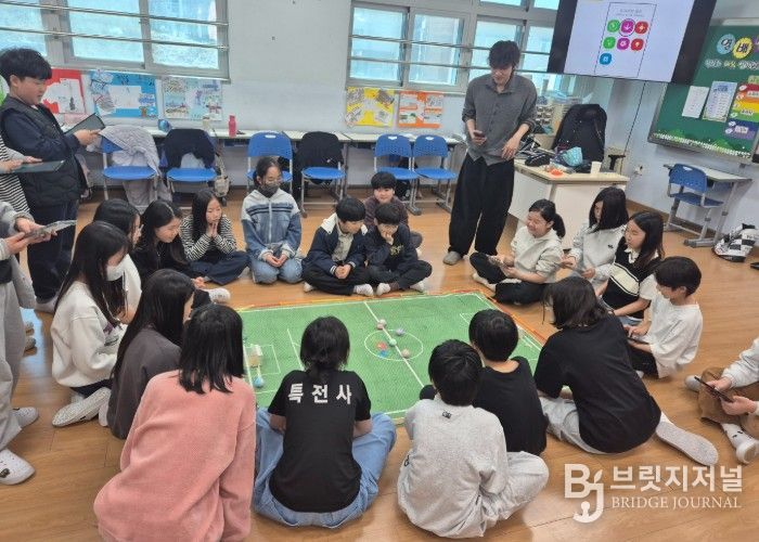 광주 신현초, VR·코딩 융합 ‘과학탐구 체험의 날’ 운영…미래 과학 역량 키운다