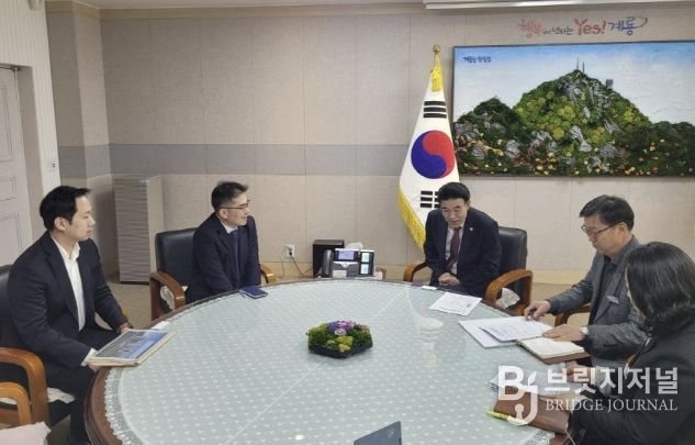 이응우 계룡시장은 7일 하대실2지구 공동1블록 개발사업 관련 시행사(태유디앤피(주))에게 우수 건설사 참여를 요청하고 현안을 점검했다.