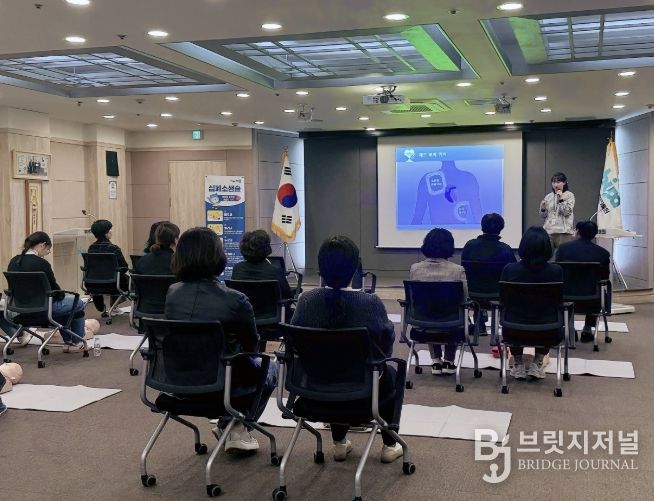 부천시는 지난 7일, 전통시장 자동심장충격기 관리책임자 교육을 실시했다.