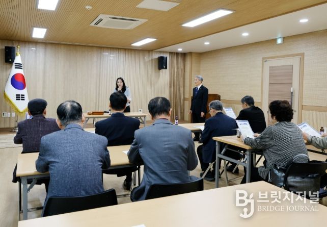 노인일자리 시범사업 '인생이야기 기록 작가단' 운영