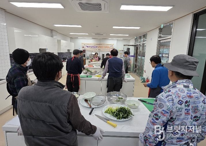고성군가족센터, 은퇴기 남성 요리교실「은퇴기 남성들의 냉장고를 부탁해!」실시