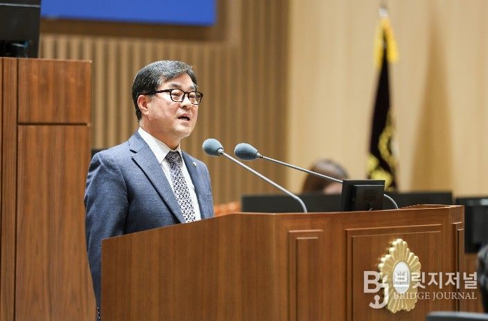 이재형 수원특례시의회 의원이 8일 제400회 임시회 제2차 본회의에서 5분 자유발언을 하고 있다.