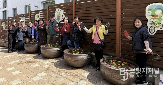 수원시 영통구 매탄1동, 주민과 함께하는 초화 식재 실시