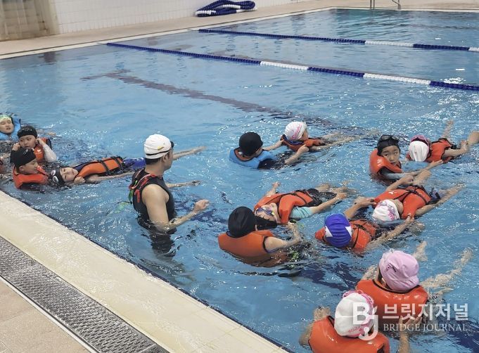 성남시청소년청년재단 판교유스센터, 초등 생존수영 교육 운영