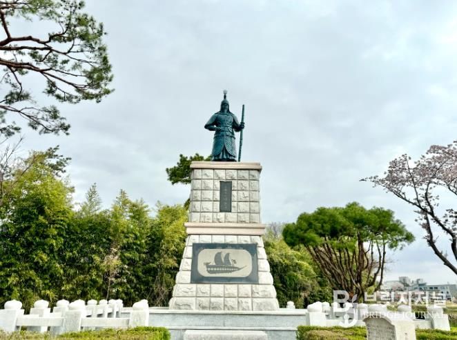 사천시, 성웅 이순신 동상 새 단장-보수 후