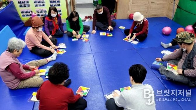 금산군보건소 작업치료 프로그램 ‘손에 손잡고 재활교실’ 운영 모습