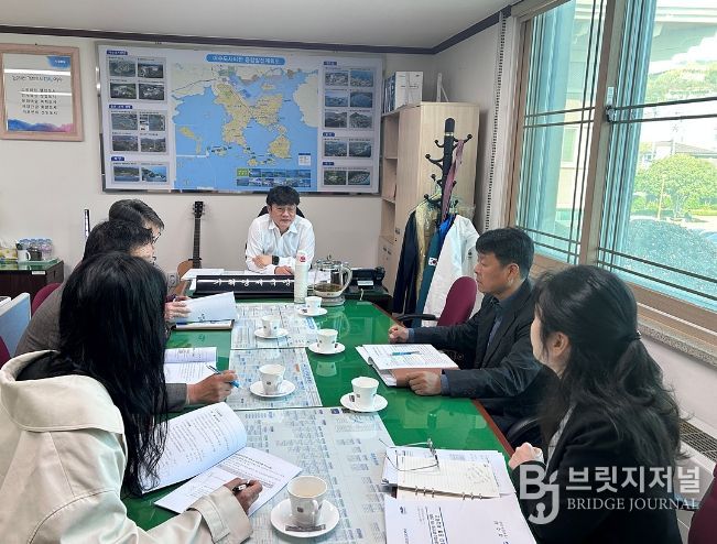 여수시가 지난 15일 2026년 숙박·음식업소 물가안정 전담팀(TF) 2차 회의를 열고 가격 안정과 건전한 요금 질서 확립 방안을 논의하고 있다.