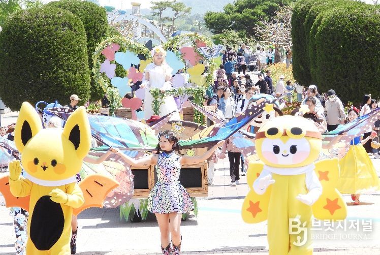 나비 판타지아 퍼레이드 모습