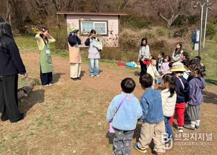 부천시육아종합지원센터는 장애영유아를 대상으로 자연친화적 놀이 경험 확대와 일상 속 생태 감수성 증진을 위해 ‘느리지만, 더 깊이 만나는 자연’을 진행하였다.