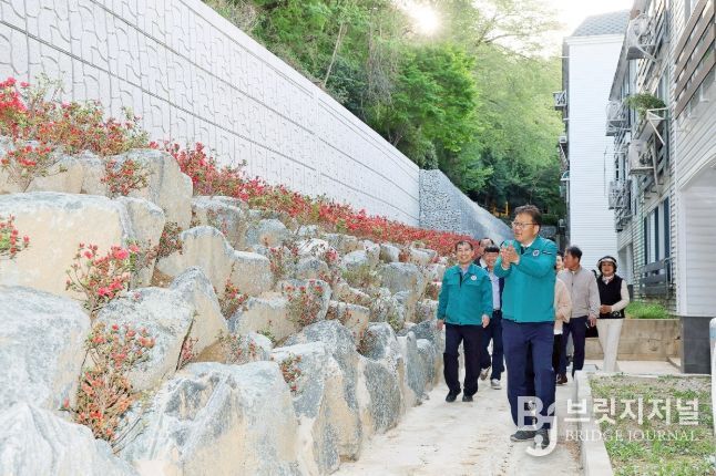 장금용 창원특례시장 권한대행, 산호공원 사면 보강공사 준공 현장 방문
